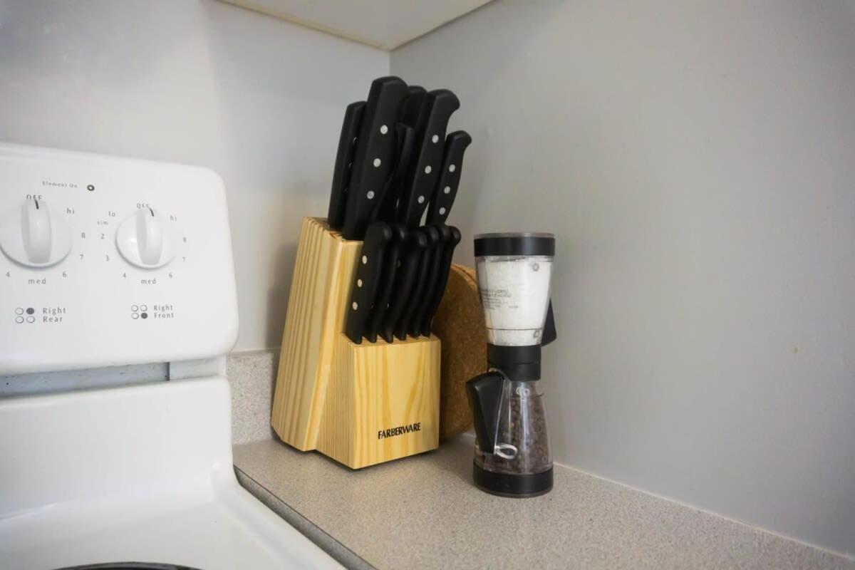 New Large Luxurious 2Br Condo In The Heart Of Uptown Coffee, Wifi 세인트존 외부 사진